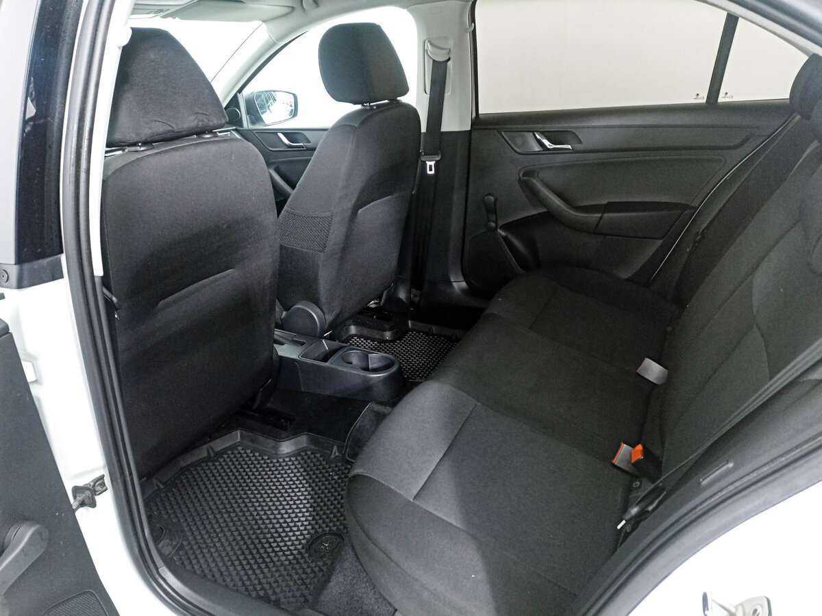Купить Skoda Rapid с пробегом. Фото: #11