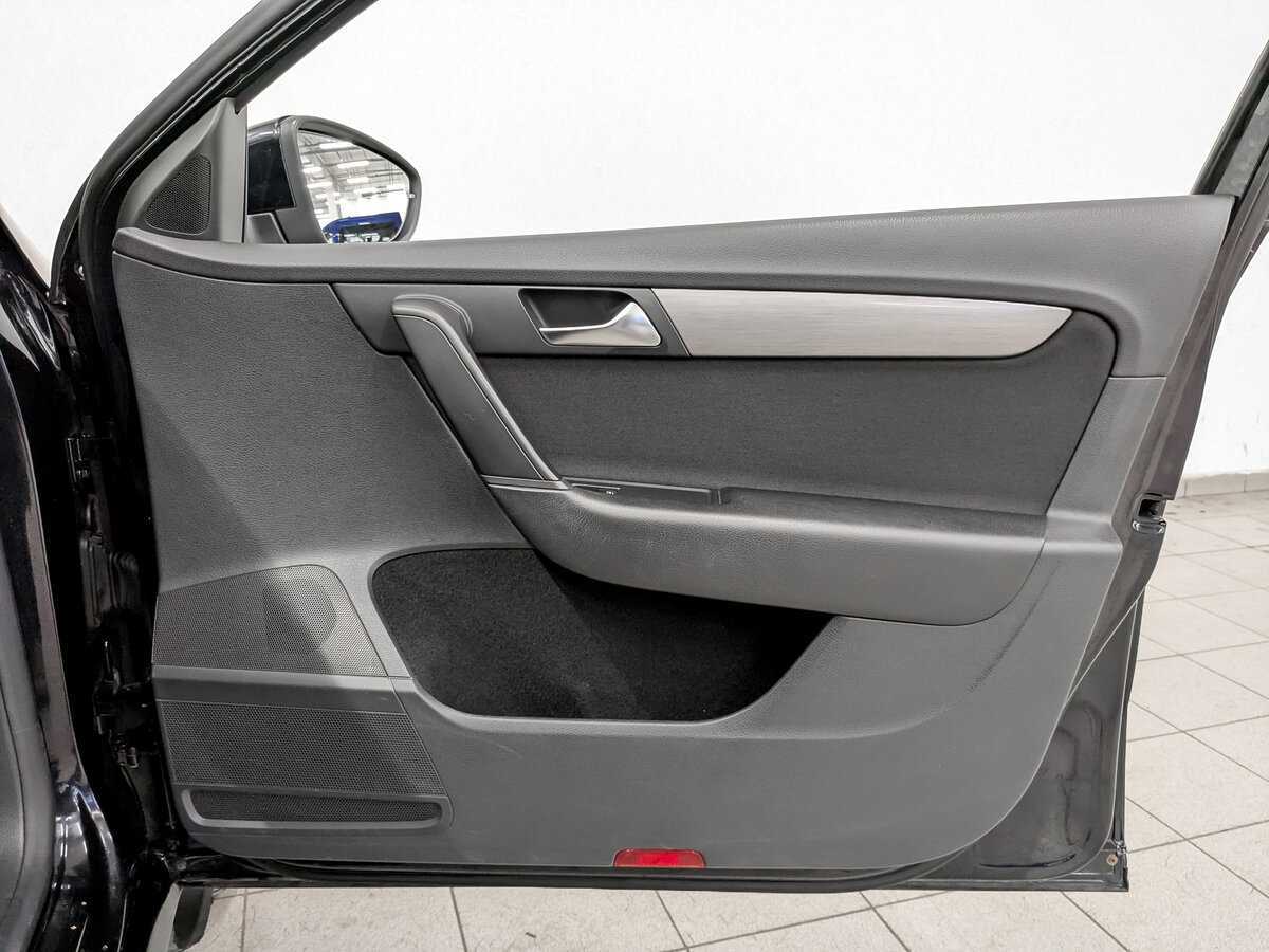 Купить Volkswagen Passat с пробегом. Фото: #21