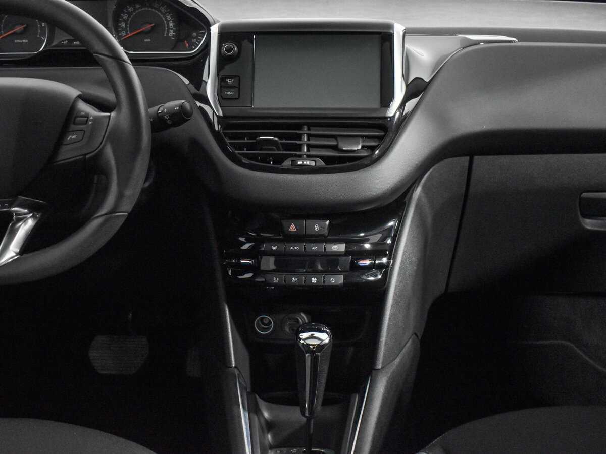 Купить Peugeot 208 с пробегом. Фото: #13