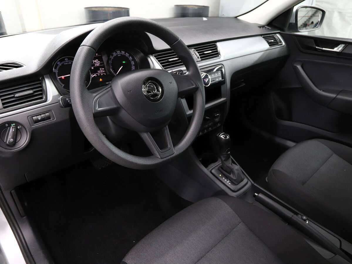 Купить Skoda Rapid с пробегом. Фото: #4
