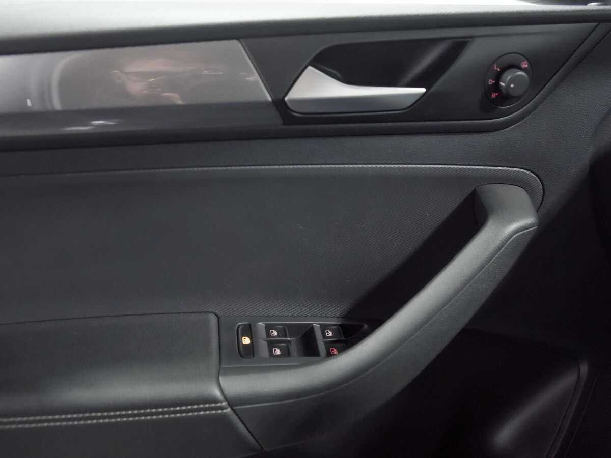 Купить Volkswagen Polo с пробегом. Фото: #11