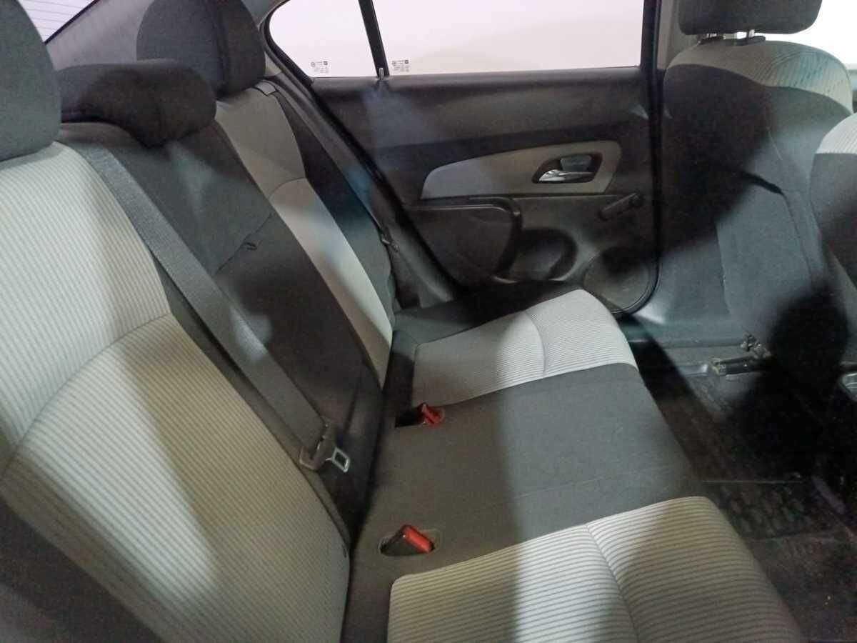 Купить Chevrolet Cruze с пробегом. Фото: #10