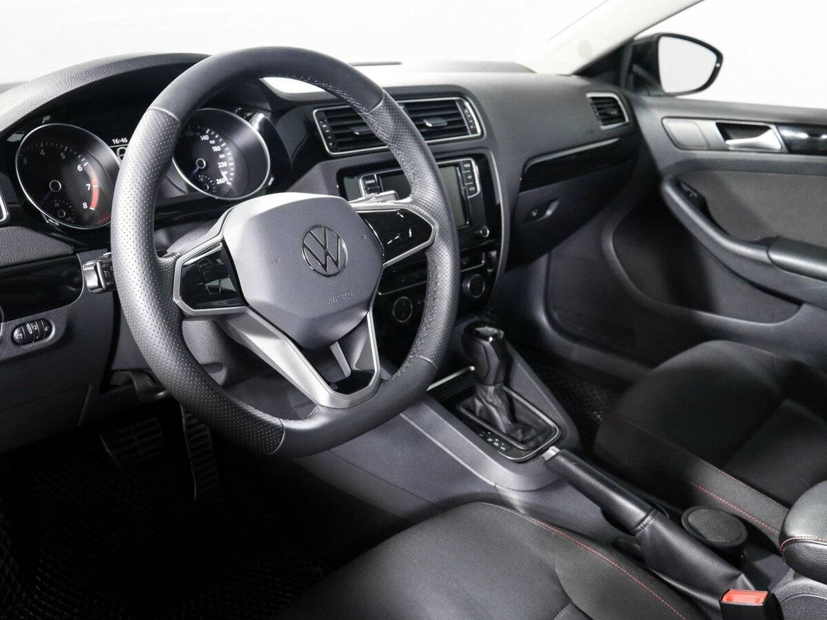 Купить Volkswagen Jetta с пробегом. Фото: #13
