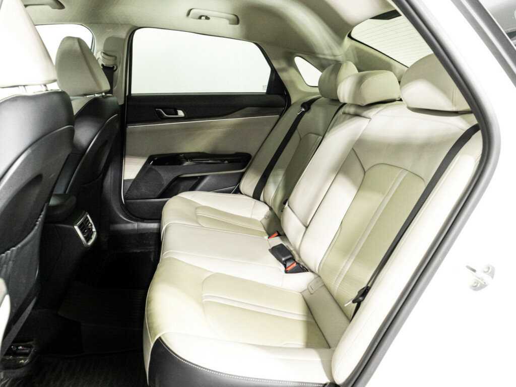 Купить Kia K5 с пробегом. Фото: #9