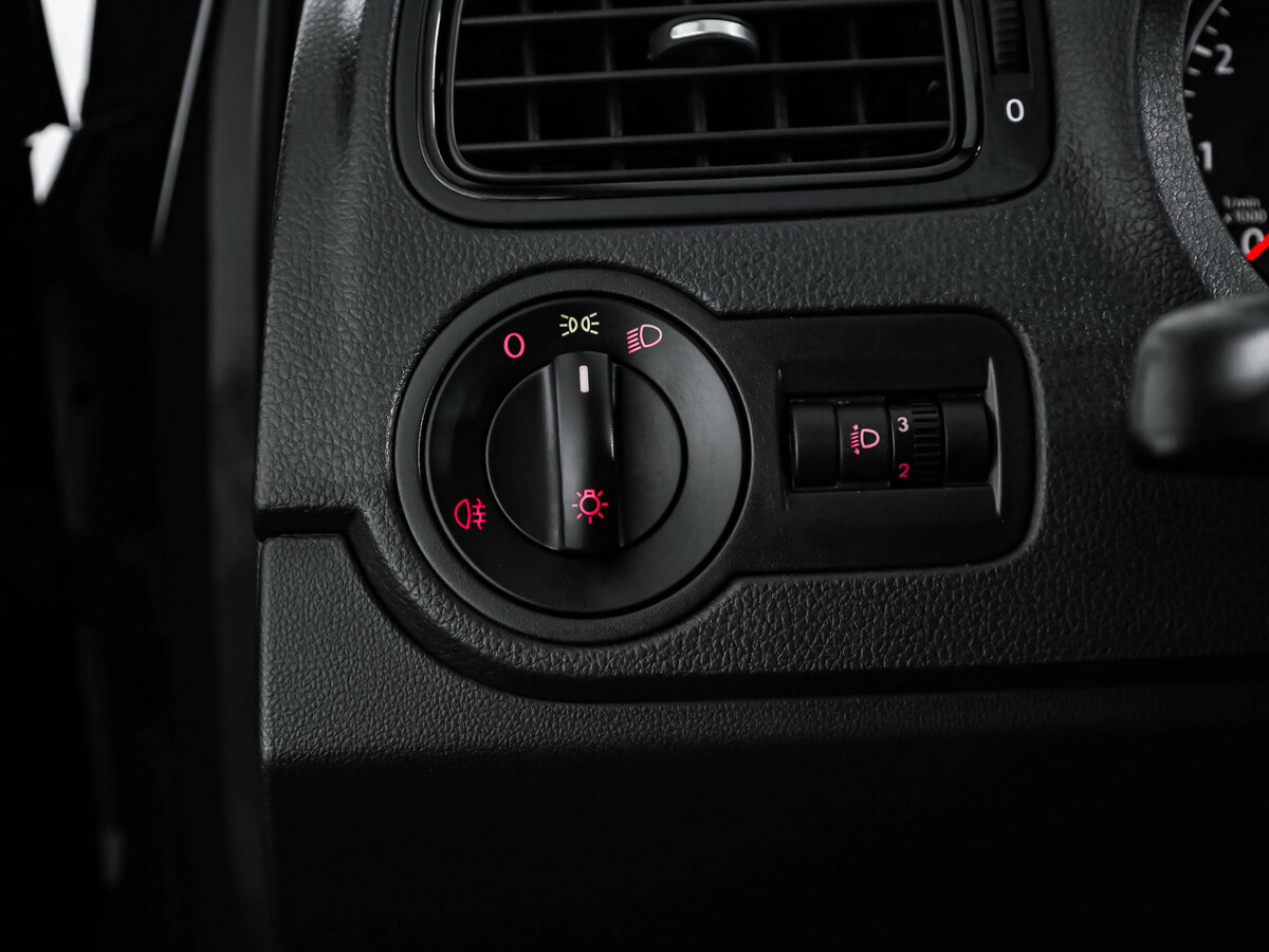 Купить Volkswagen Polo с пробегом. Фото: #13