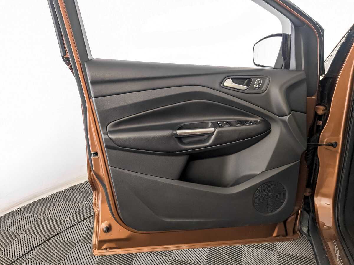 Купить Ford Kuga с пробегом. Фото: #18