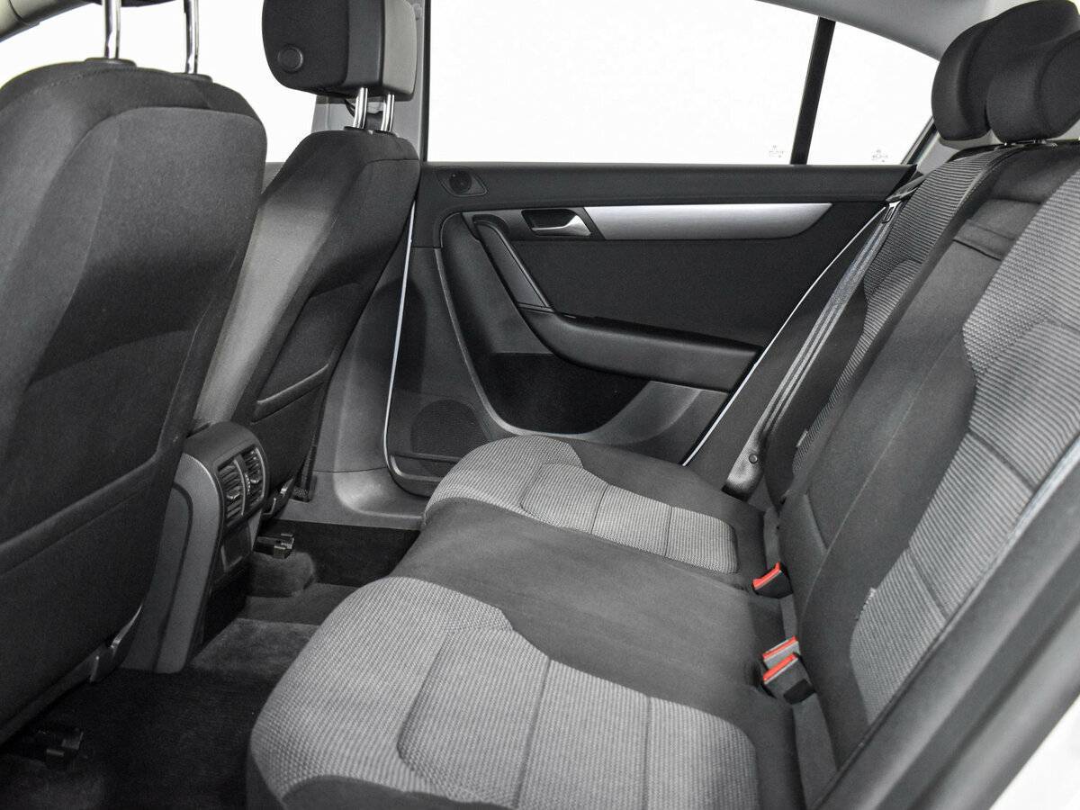Купить Volkswagen Passat с пробегом. Фото: #12