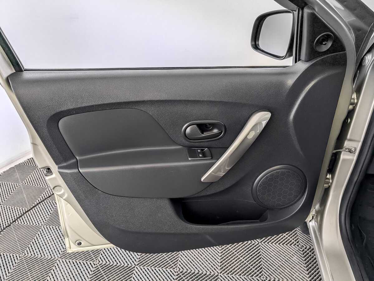 Купить Renault Sandero с пробегом. Фото: #18