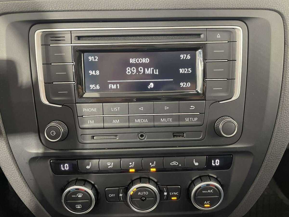 Купить Volkswagen Jetta с пробегом. Фото: #11