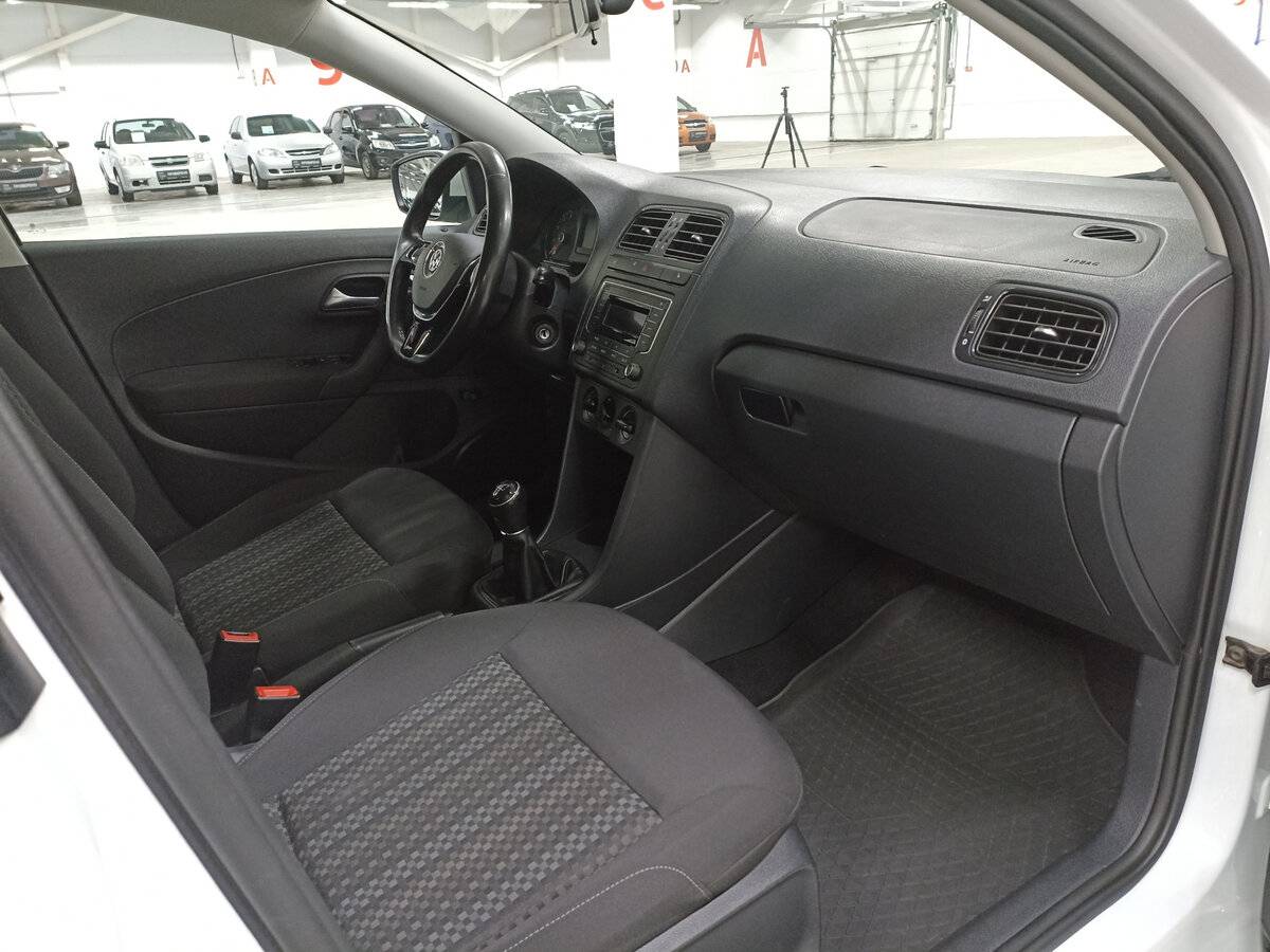 Купить Volkswagen Polo с пробегом. Фото: #10