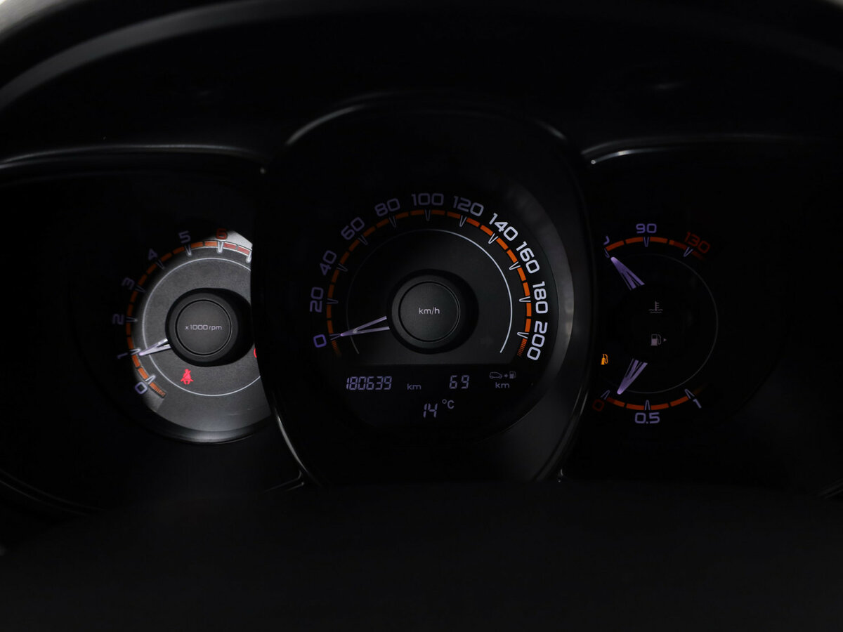 Купить Lada (ВАЗ) Vesta с пробегом. Фото: #10