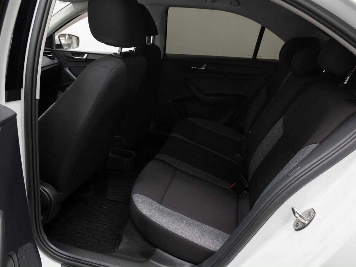 Купить Skoda Rapid с пробегом. Фото: #8