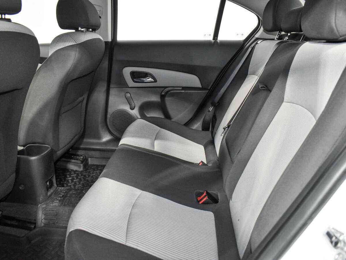 Купить Chevrolet Cruze с пробегом. Фото: #10