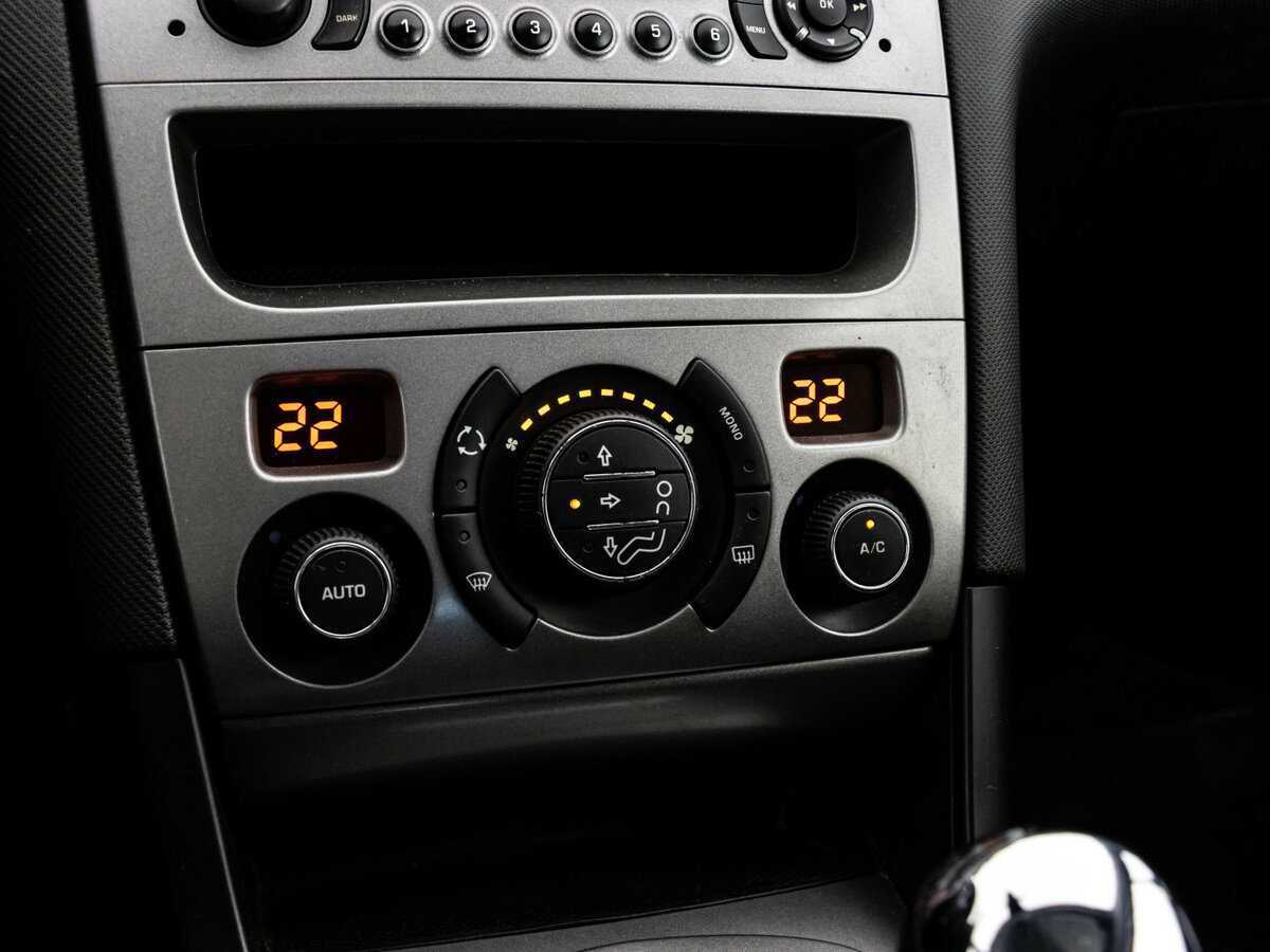 Купить Peugeot 408 с пробегом. Фото: #10