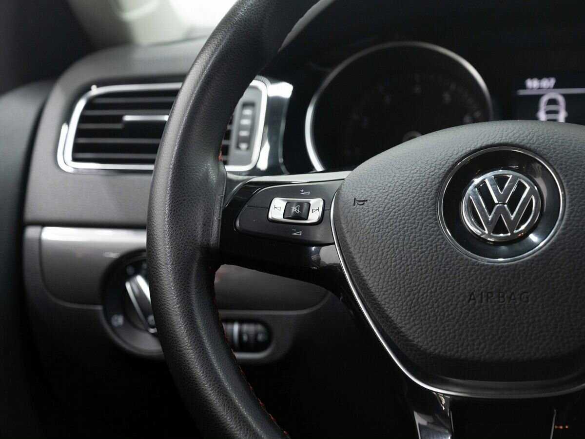 Купить Volkswagen Jetta с пробегом. Фото: #14