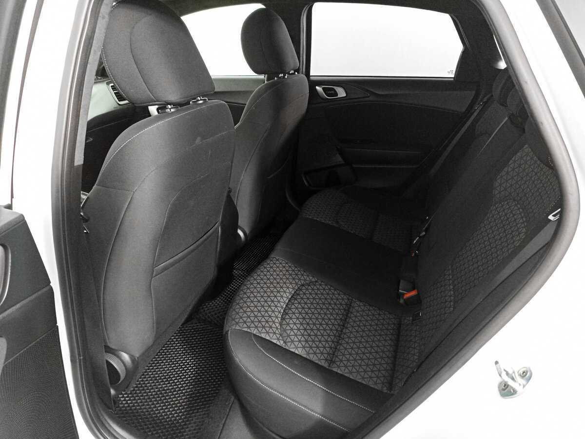 Купить Kia Ceed с пробегом. Фото: #9
