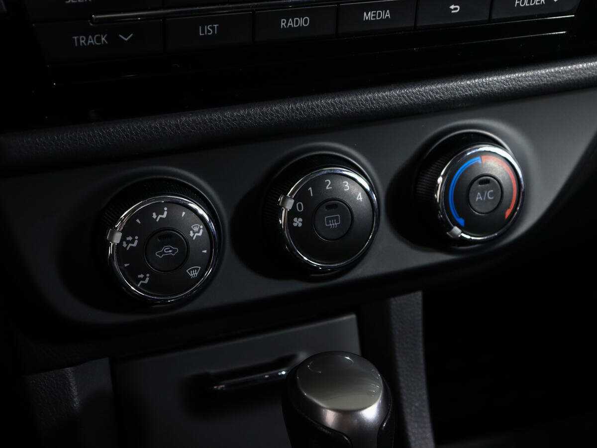 Купить Toyota Corolla с пробегом. Фото: #13