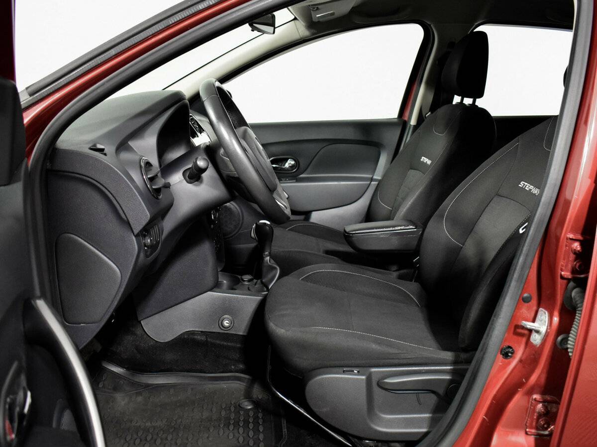 Купить Renault Sandero с пробегом. Фото: #9