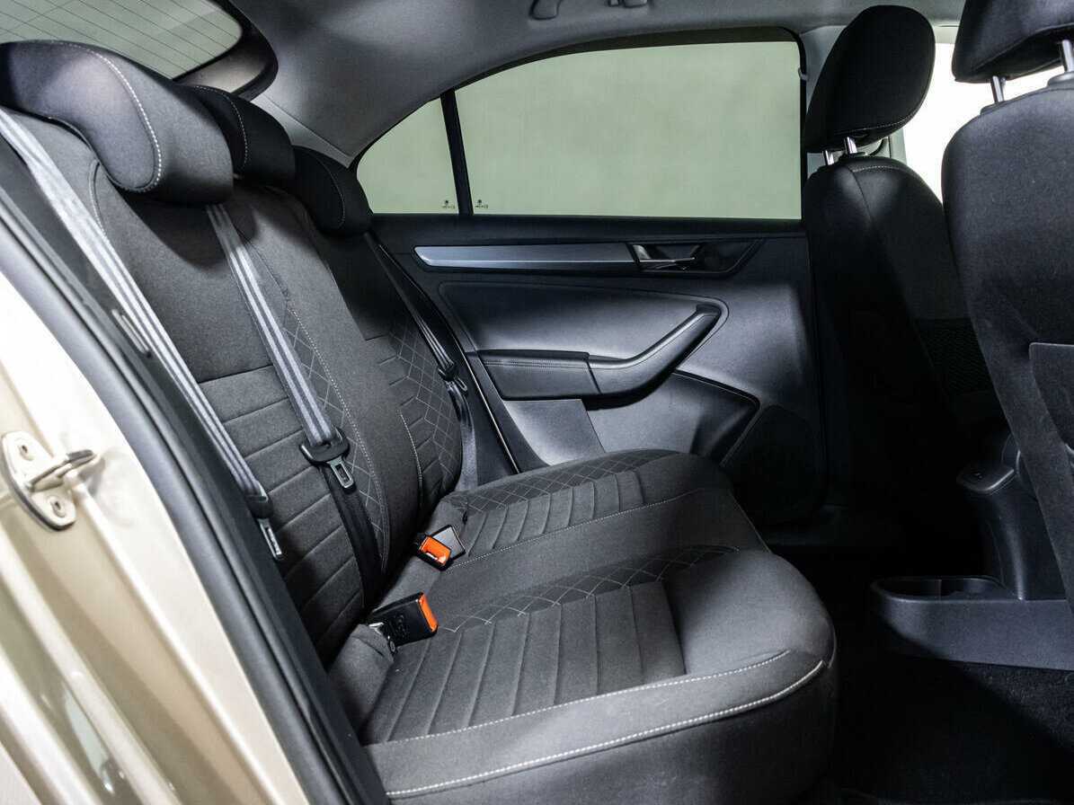 Купить Skoda Rapid с пробегом. Фото: #11