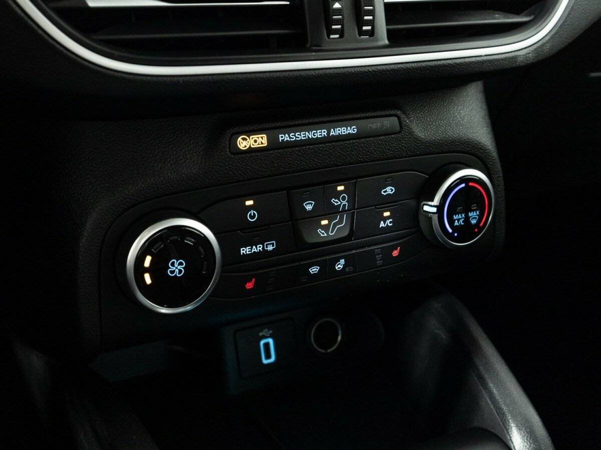 Купить Ford Focus с пробегом. Фото: #17