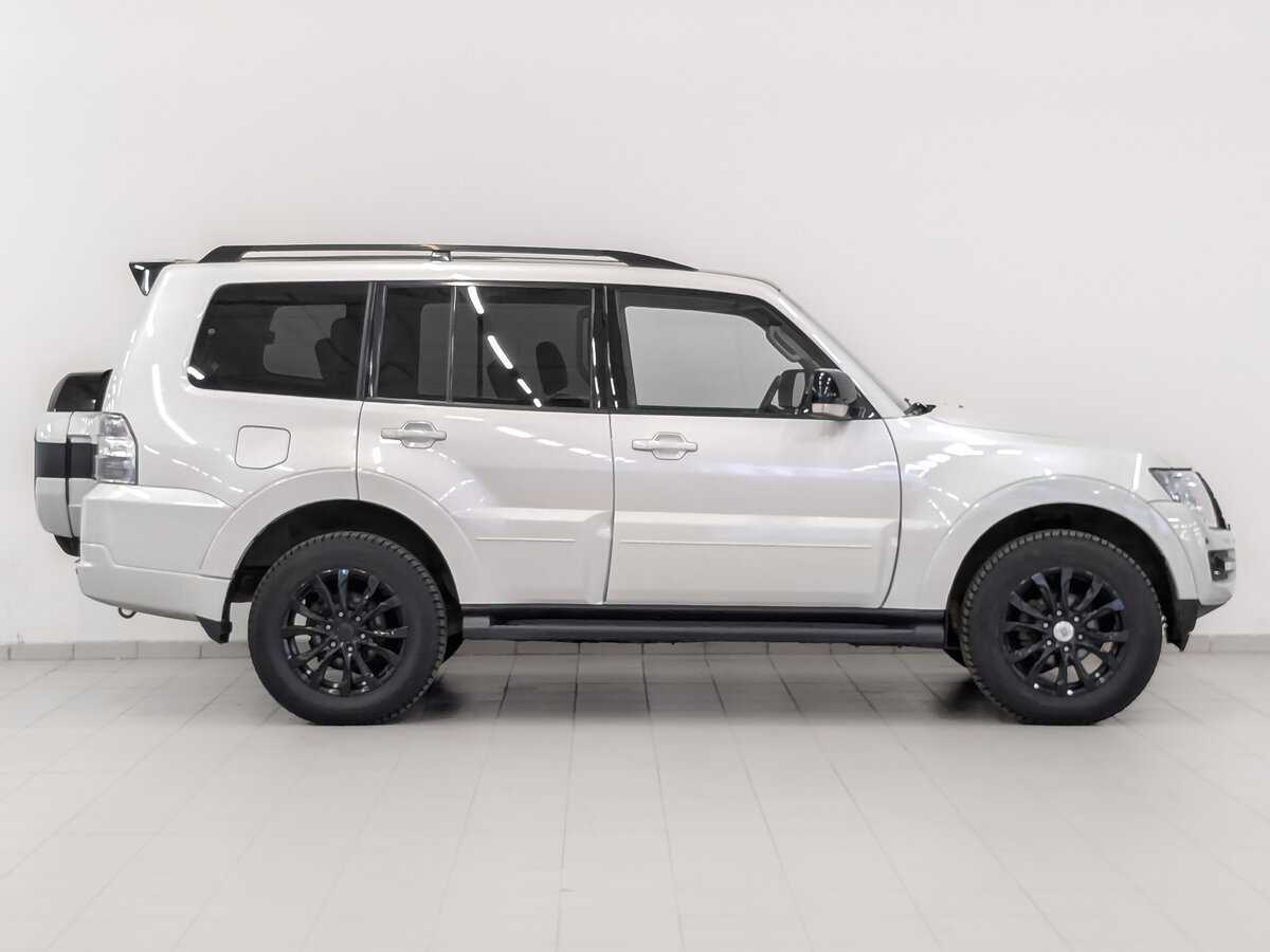 Купить Mitsubishi Pajero с пробегом. Фото: #3