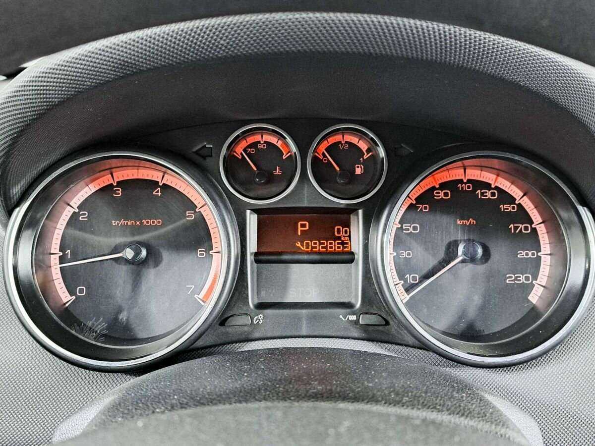 Купить Peugeot 408 с пробегом. Фото: #8
