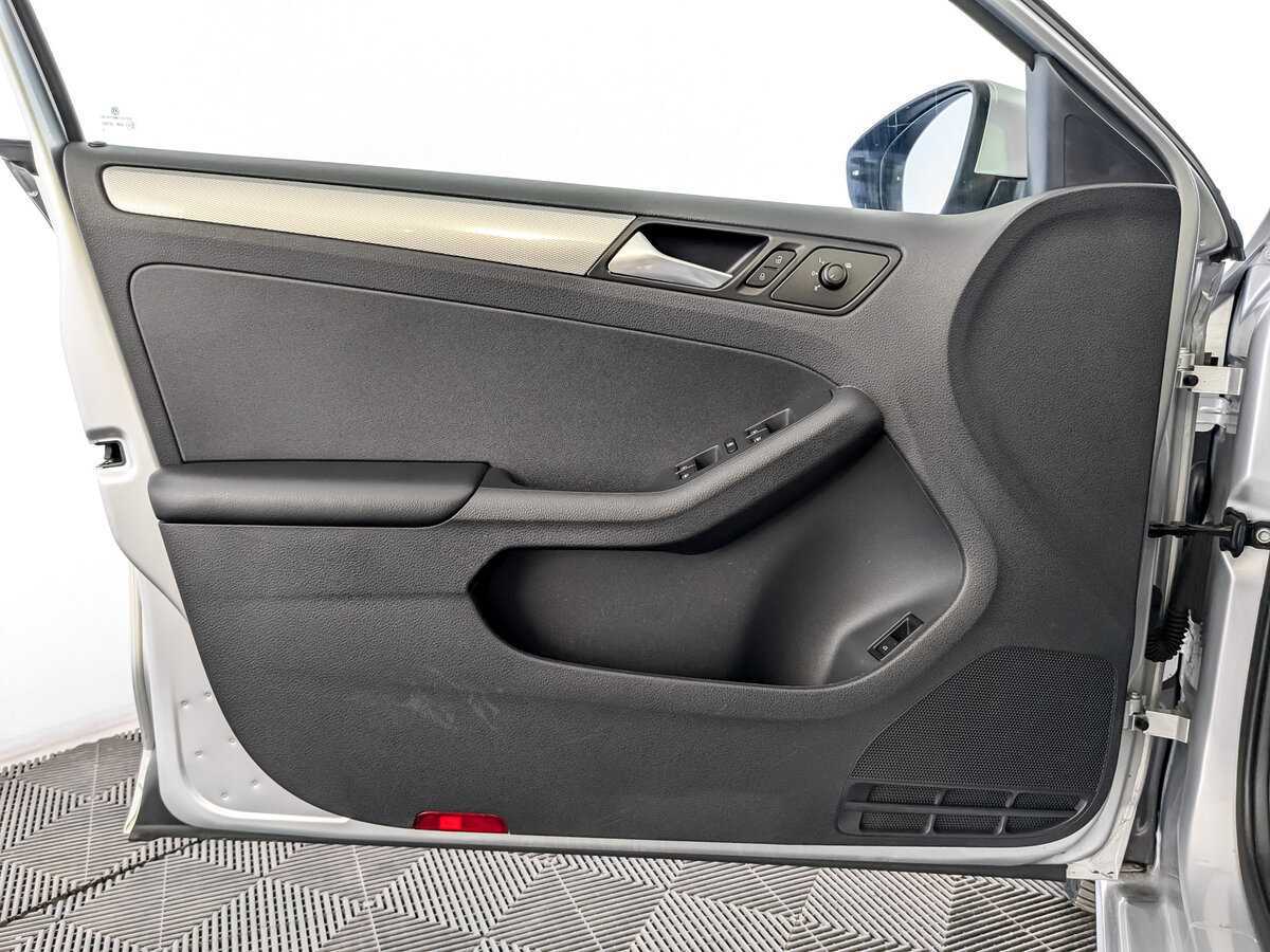 Купить Volkswagen Jetta с пробегом. Фото: #18