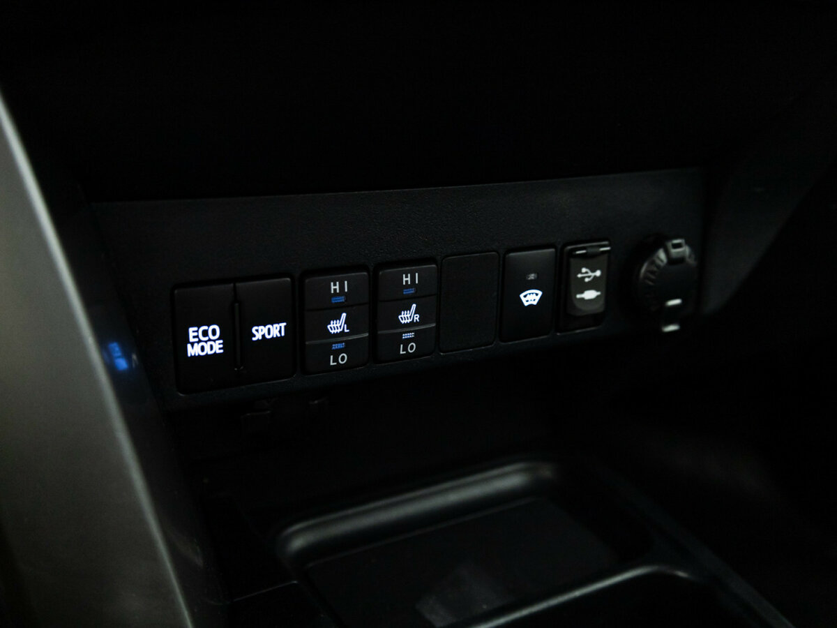 Купить Toyota RAV4 с пробегом. Фото: #15