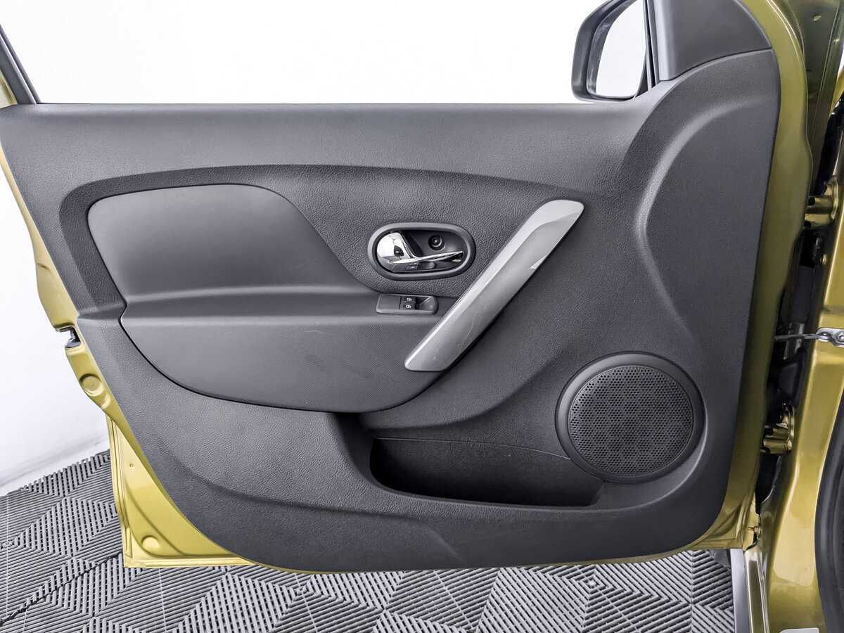 Купить Renault Sandero с пробегом. Фото: #14