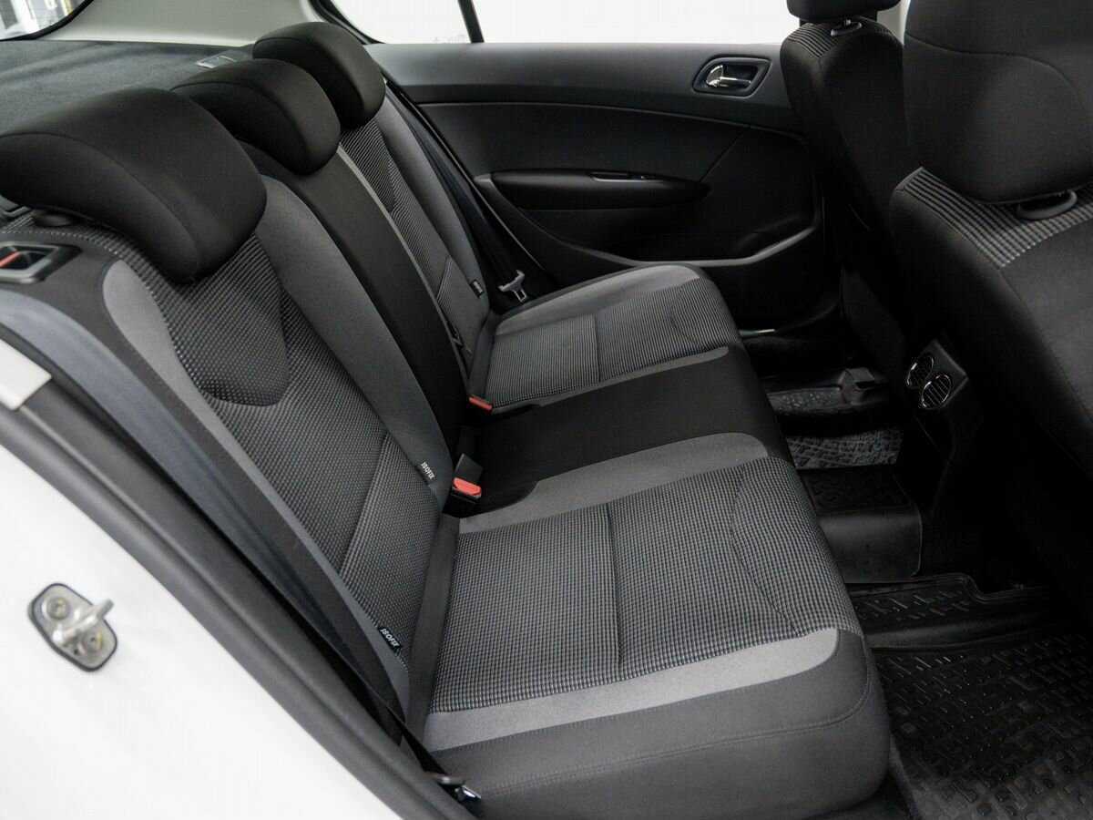 Купить Peugeot 408 с пробегом. Фото: #8