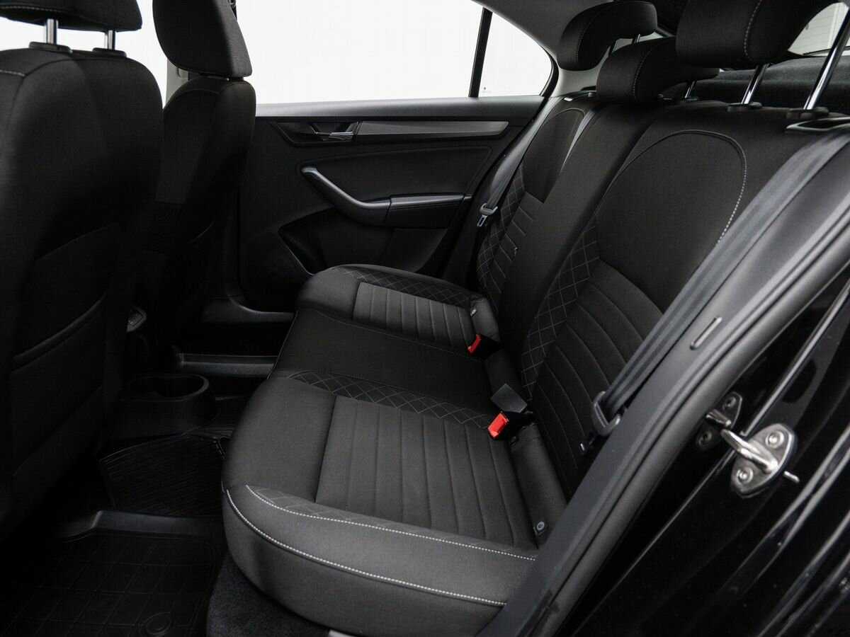 Купить Skoda Rapid с пробегом. Фото: #10