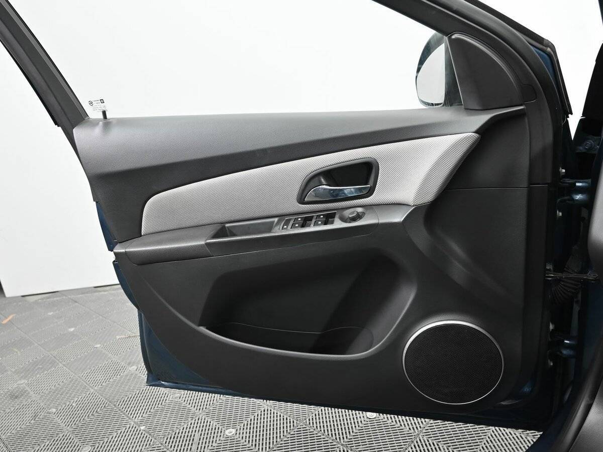 Купить Chevrolet Cruze с пробегом. Фото: #6