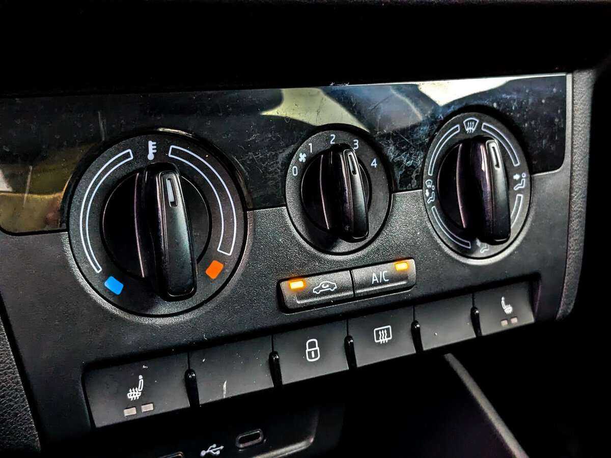 Купить Skoda Rapid с пробегом. Фото: #19