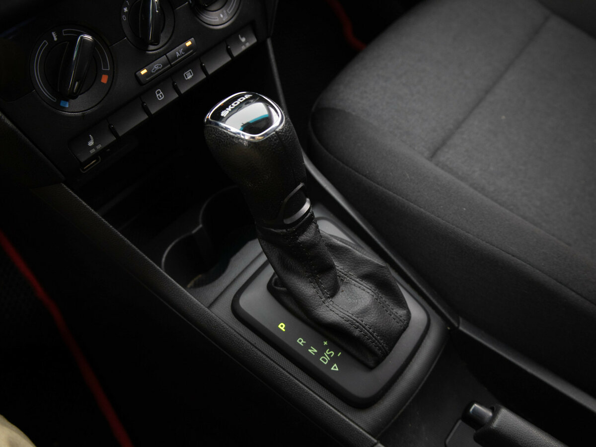 Купить Skoda Rapid с пробегом. Фото: #9