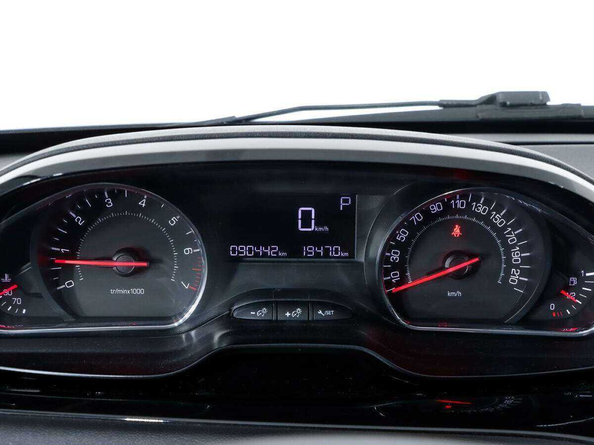 Купить Peugeot 208 с пробегом. Фото: #16