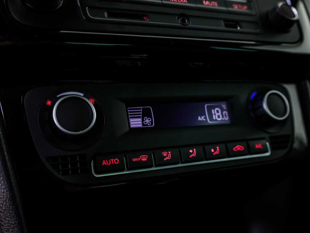 Купить Volkswagen Polo с пробегом. Фото: #13