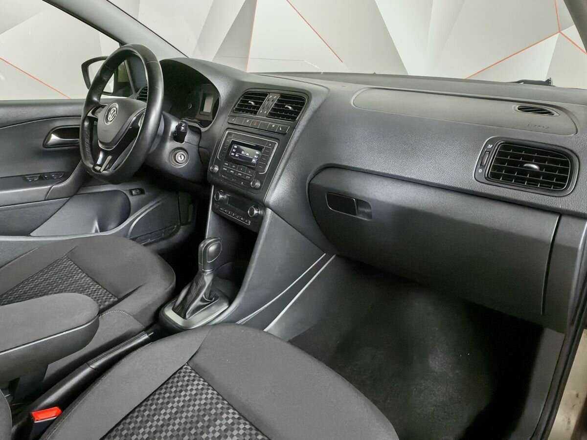 Купить Volkswagen Polo с пробегом. Фото: #8