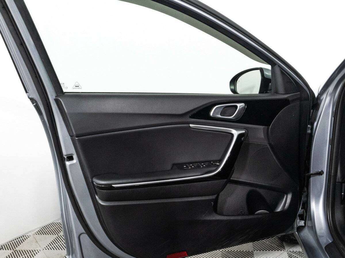 Купить Kia Ceed с пробегом. Фото: #24