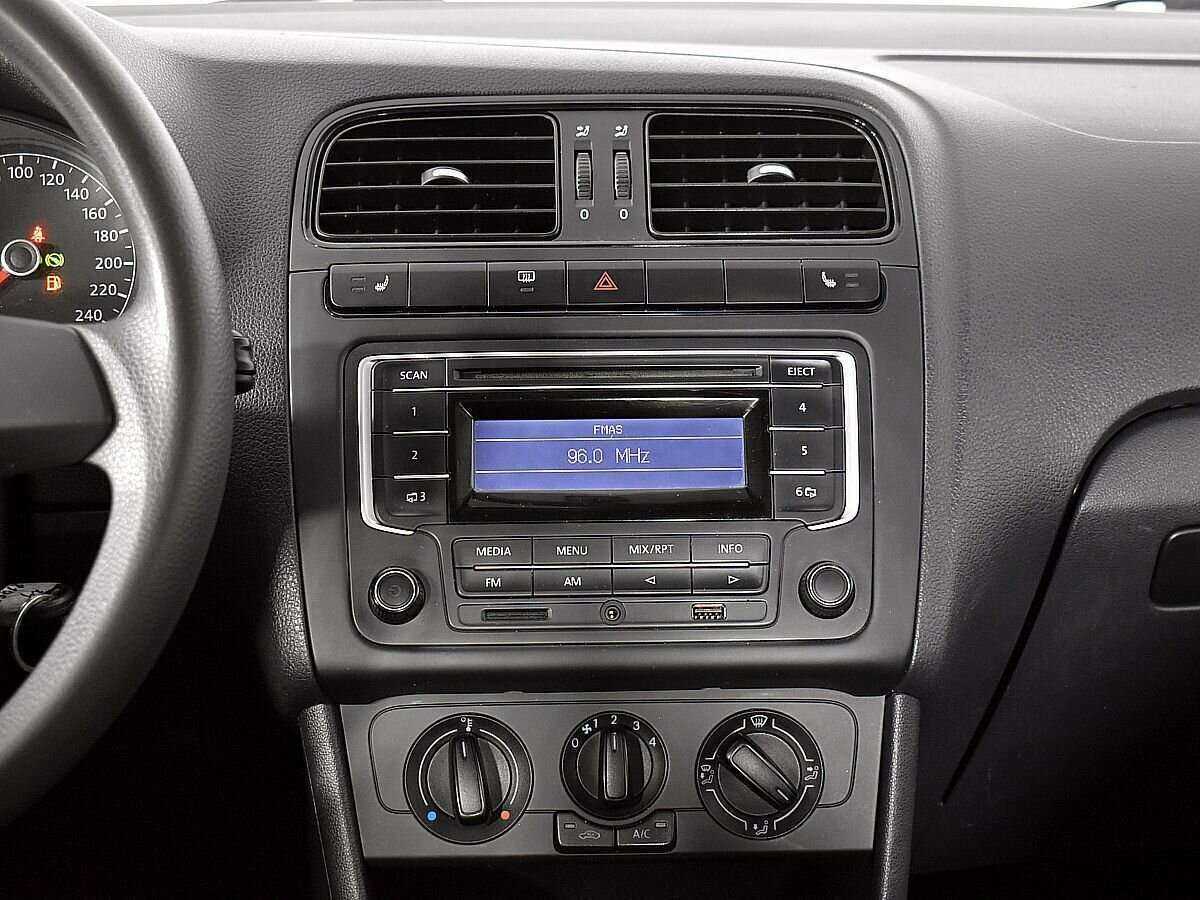 Купить Volkswagen Polo с пробегом. Фото: #10