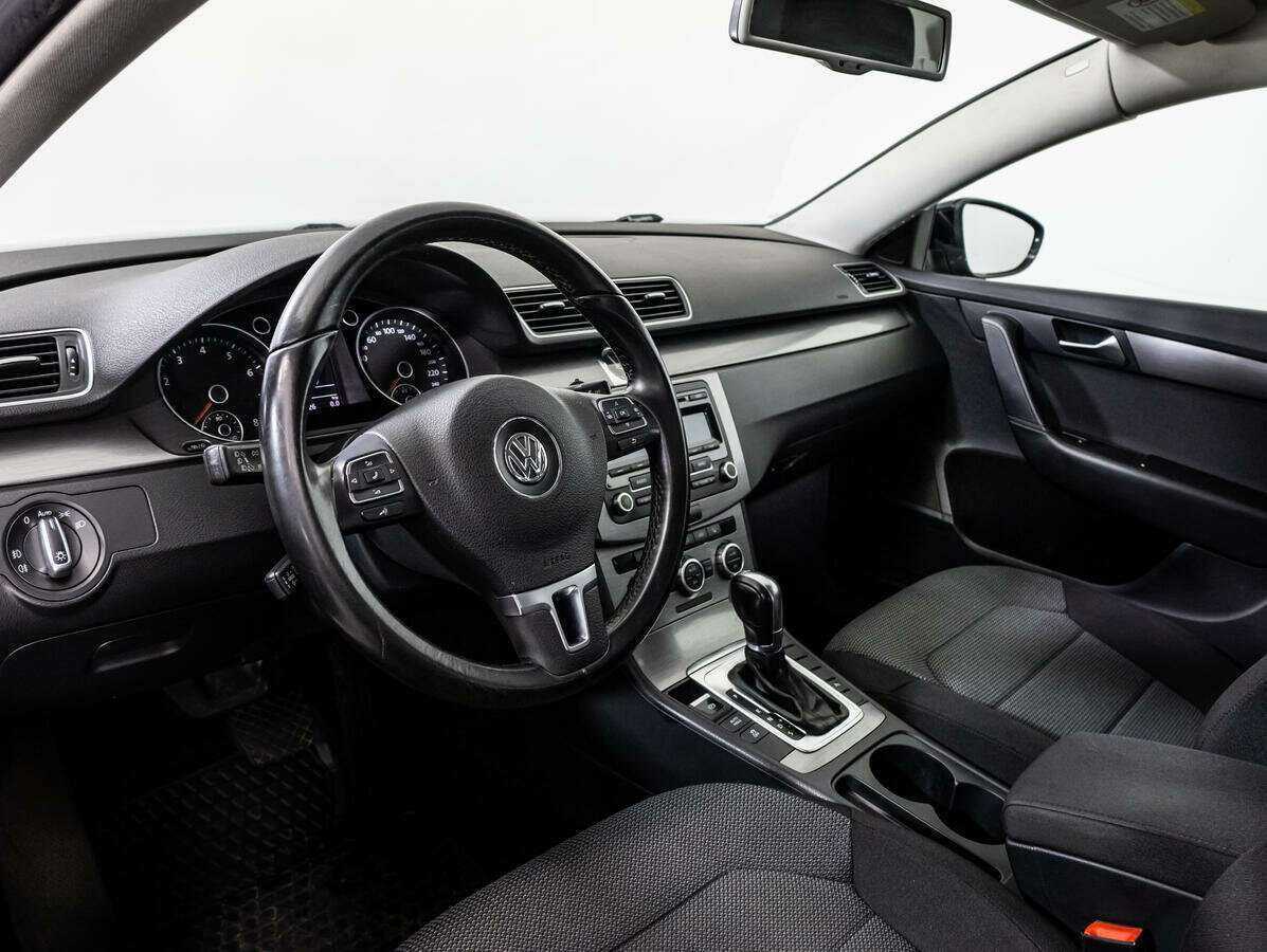 Купить Volkswagen Passat с пробегом. Фото: #10