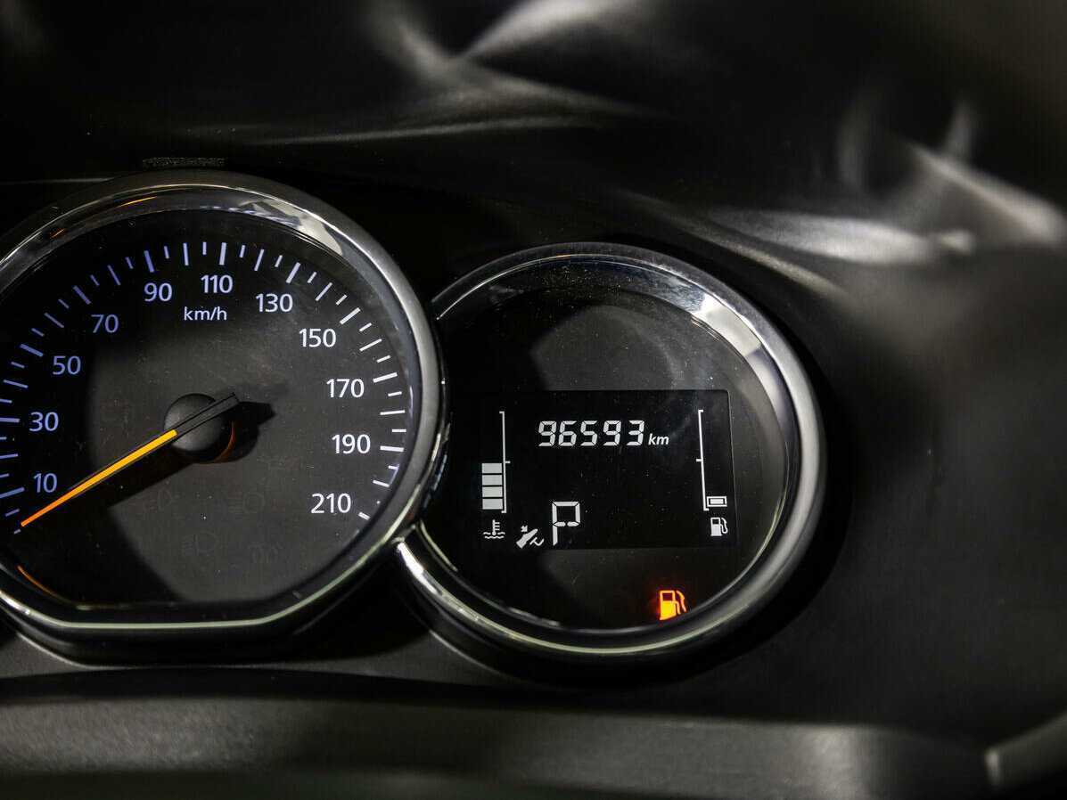 Купить Renault Logan с пробегом. Фото: #9