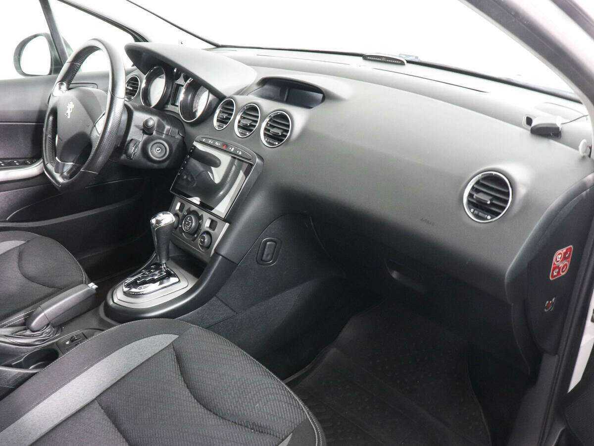 Купить Peugeot 408 с пробегом. Фото: #9