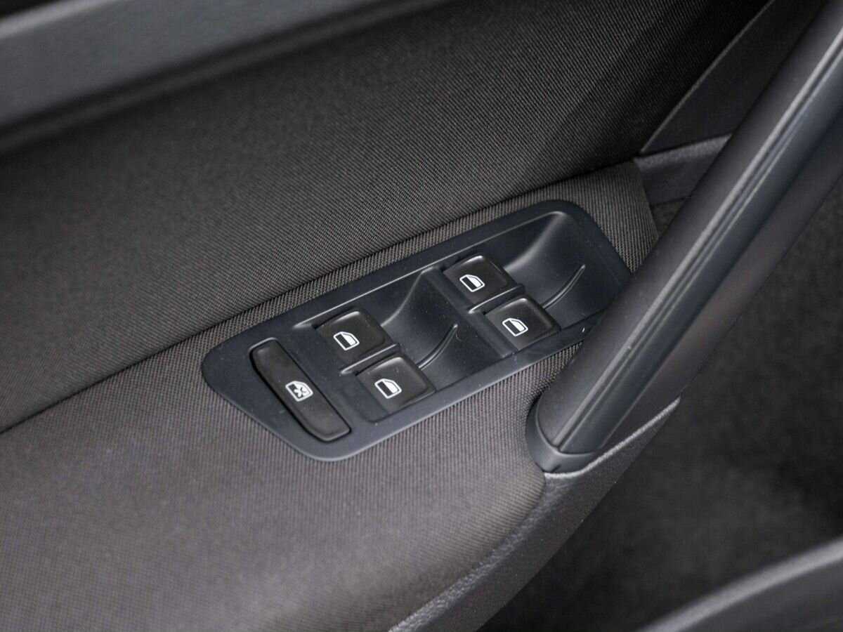 Купить Volkswagen Golf с пробегом. Фото: #17