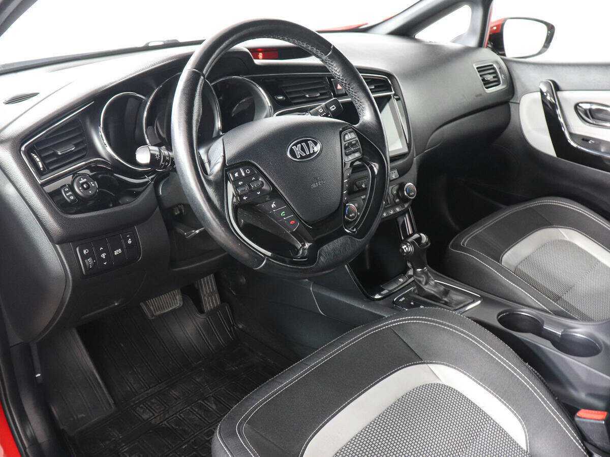 Купить Kia Ceed с пробегом. Фото: #8