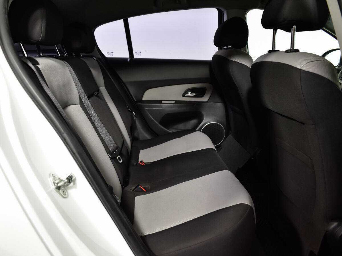 Купить Chevrolet Cruze с пробегом. Фото: #9