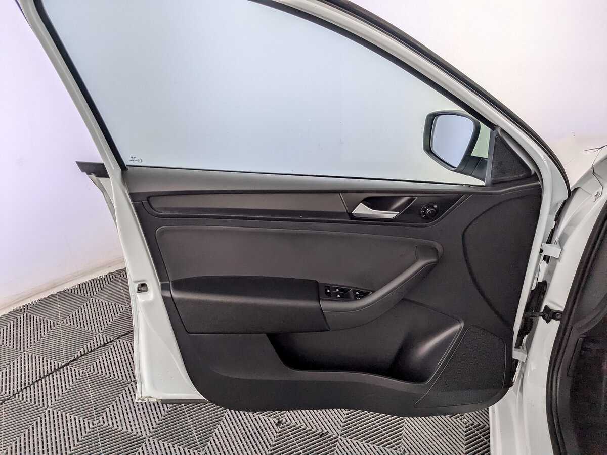 Купить Volkswagen Polo с пробегом. Фото: #14