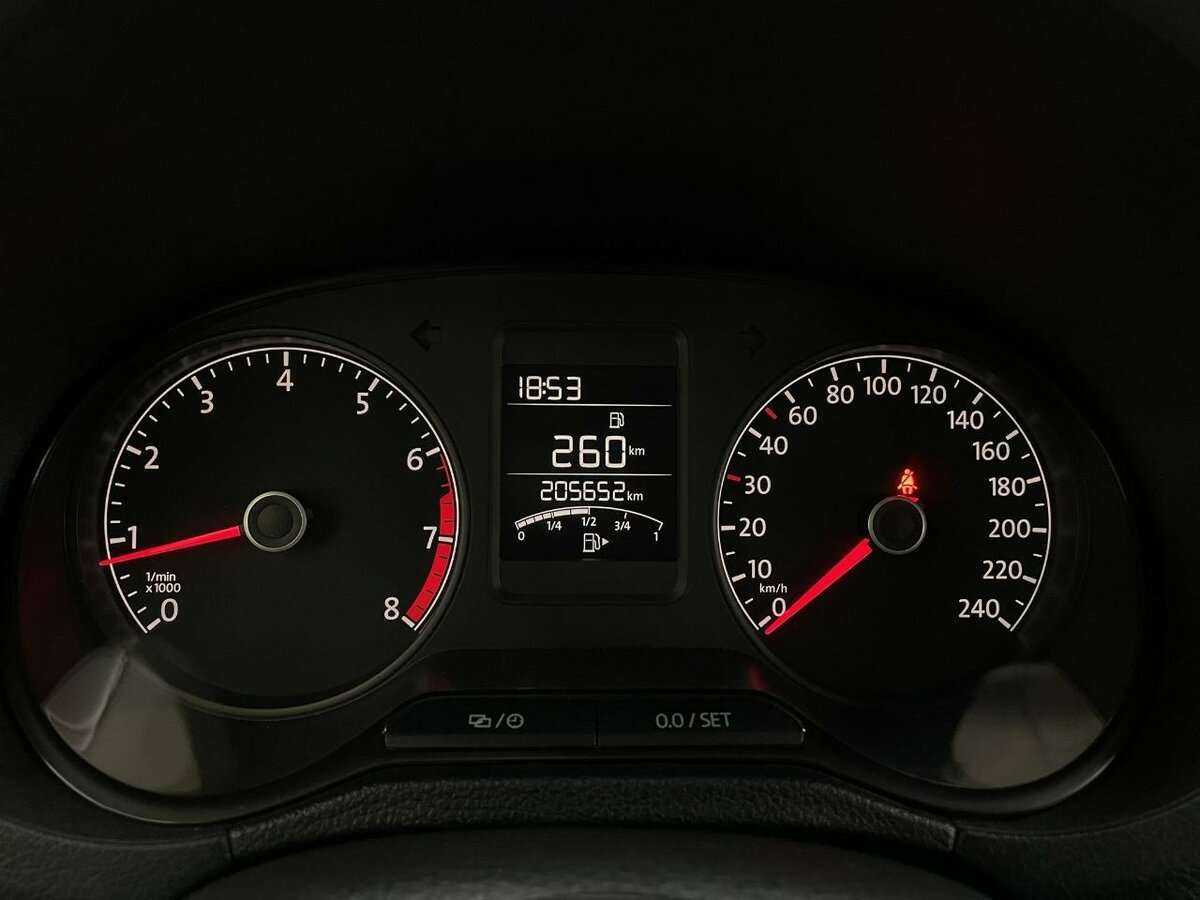 Купить Volkswagen Polo с пробегом. Фото: #9