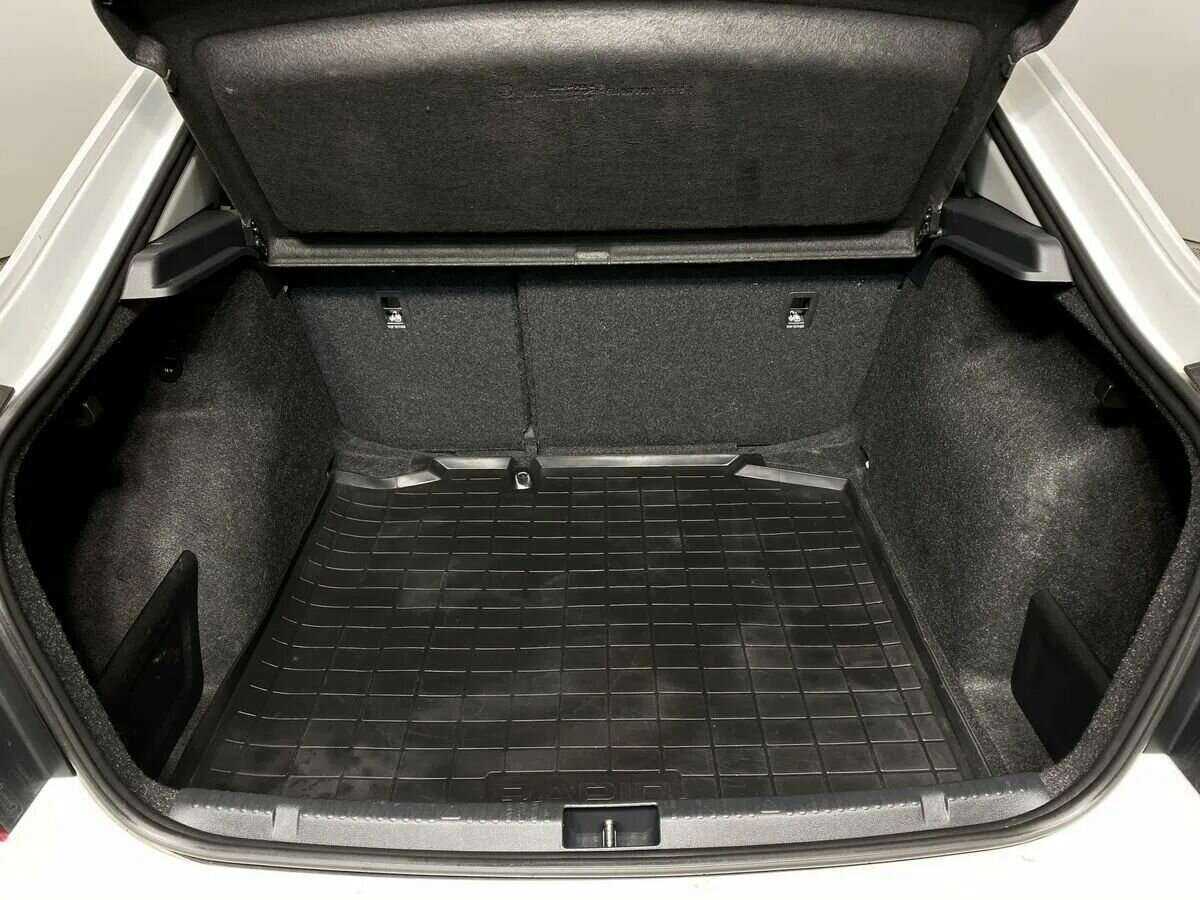 Купить Skoda Rapid с пробегом. Фото: #9