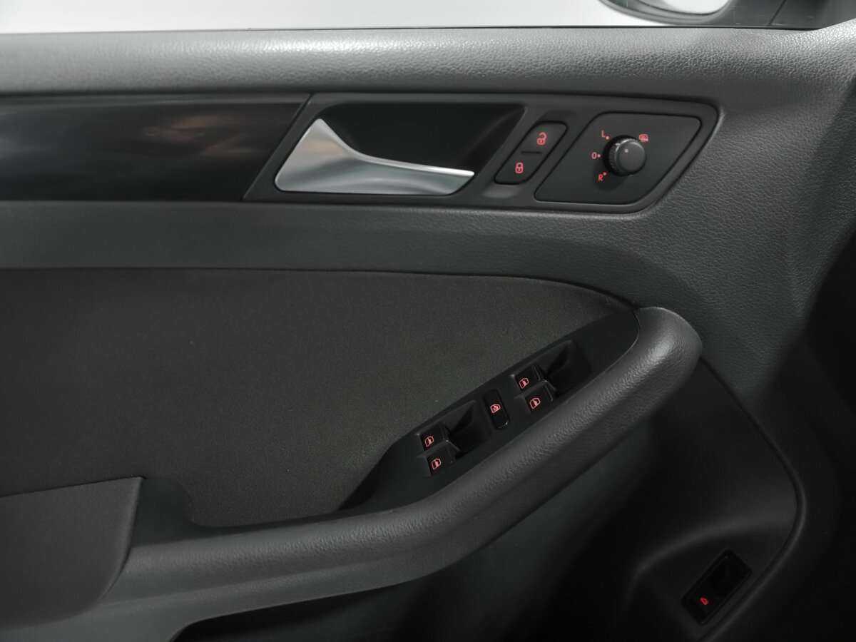 Купить Volkswagen Jetta с пробегом. Фото: #10