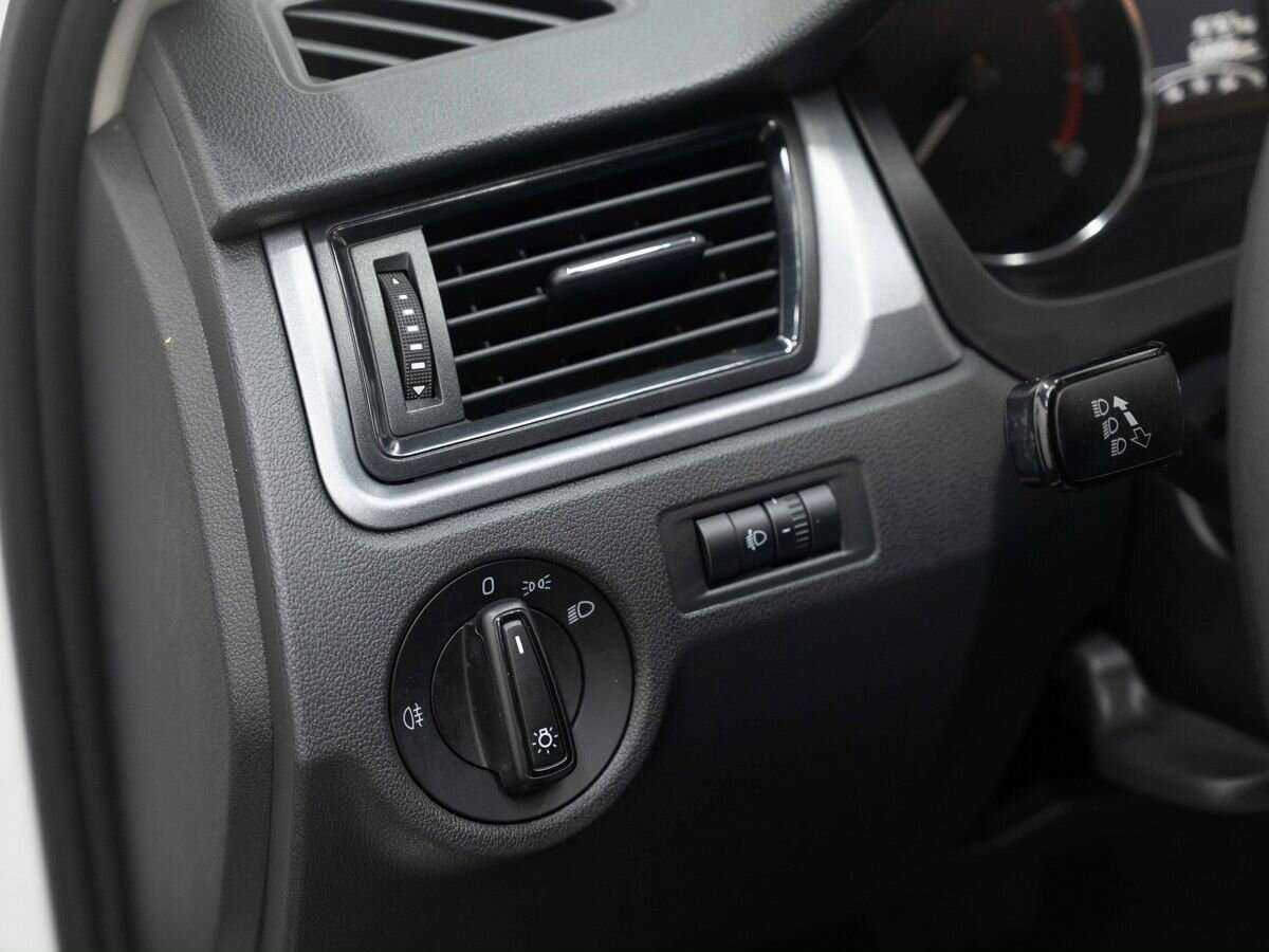 Купить Skoda Rapid с пробегом. Фото: #15